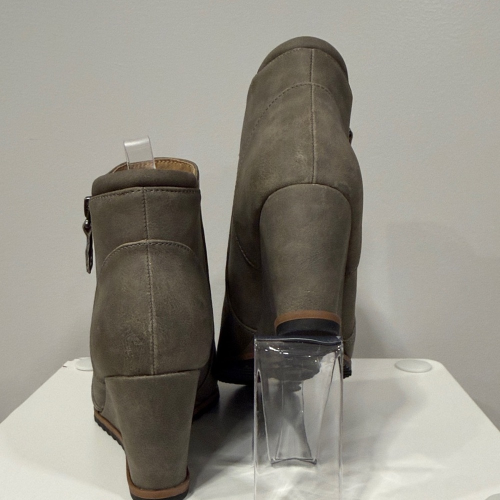 Stylish Taupe Wedge Ankle Boots SZ-8 - Picture 5 of 6